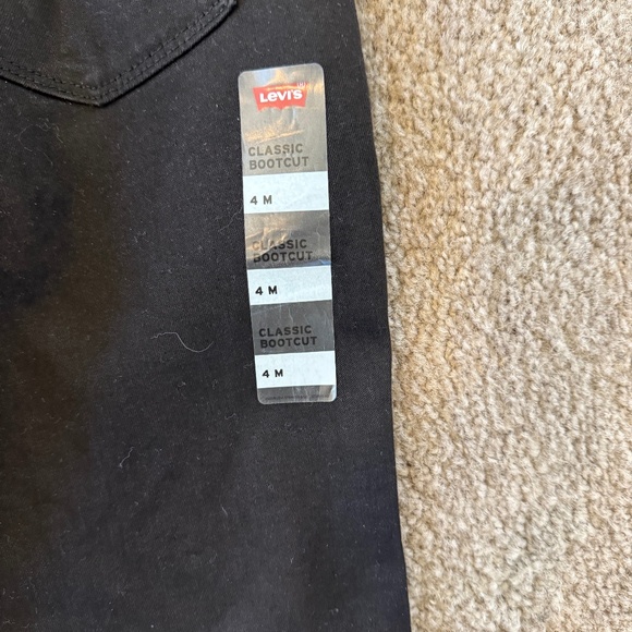 Women's Levi's jeans - Picture 3 of 7